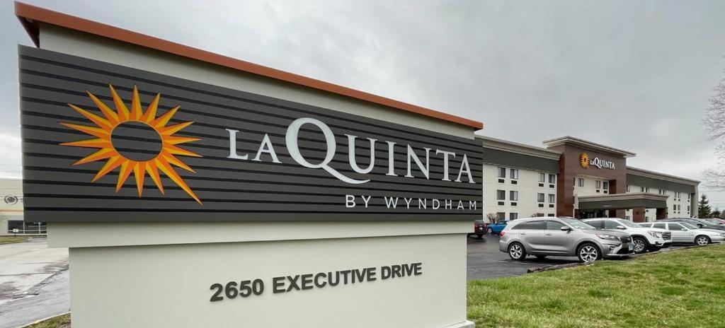 La Quinta Inn By Wyndham Indianapolis Airport Executive Dr Buitenkant foto