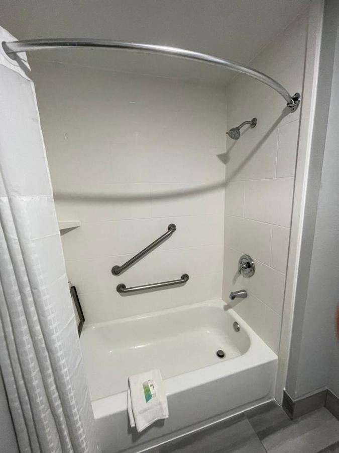 La Quinta Inn By Wyndham Indianapolis Airport Executive Dr Buitenkant foto