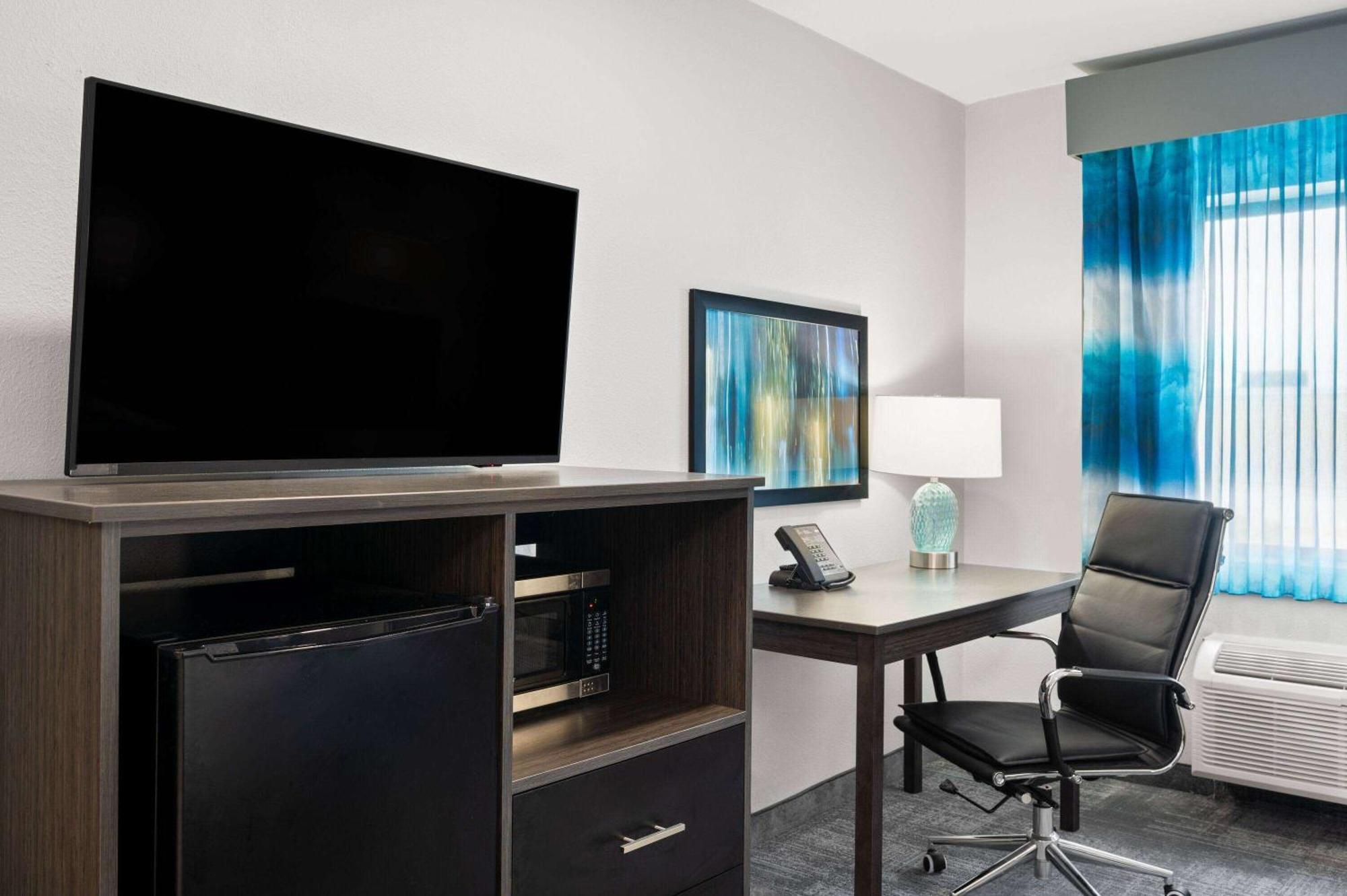 La Quinta Inn By Wyndham Indianapolis Airport Executive Dr Buitenkant foto