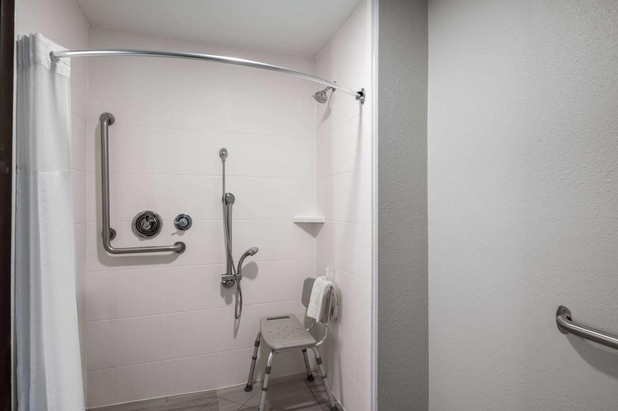 La Quinta Inn By Wyndham Indianapolis Airport Executive Dr Buitenkant foto