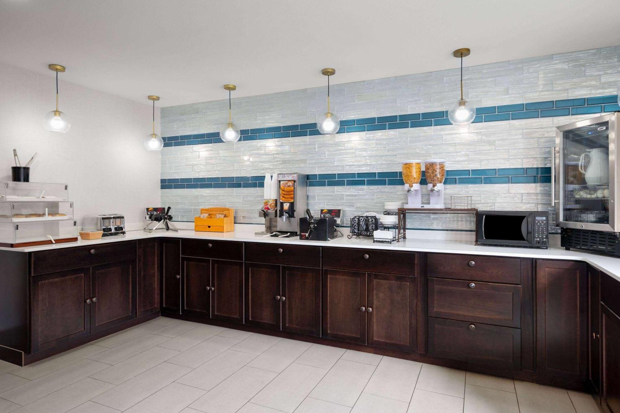 La Quinta Inn By Wyndham Indianapolis Airport Executive Dr Buitenkant foto