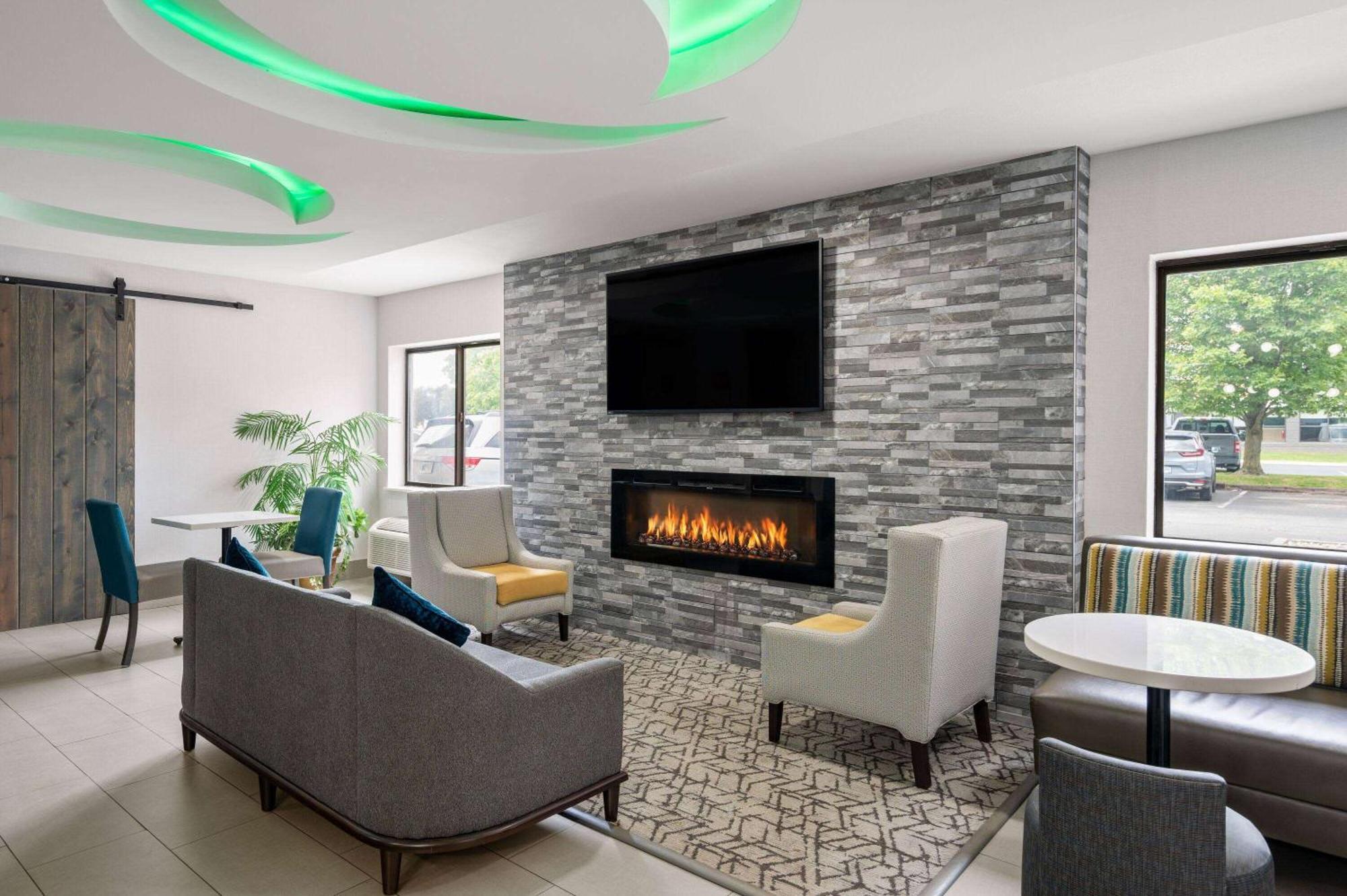 La Quinta Inn By Wyndham Indianapolis Airport Executive Dr Buitenkant foto