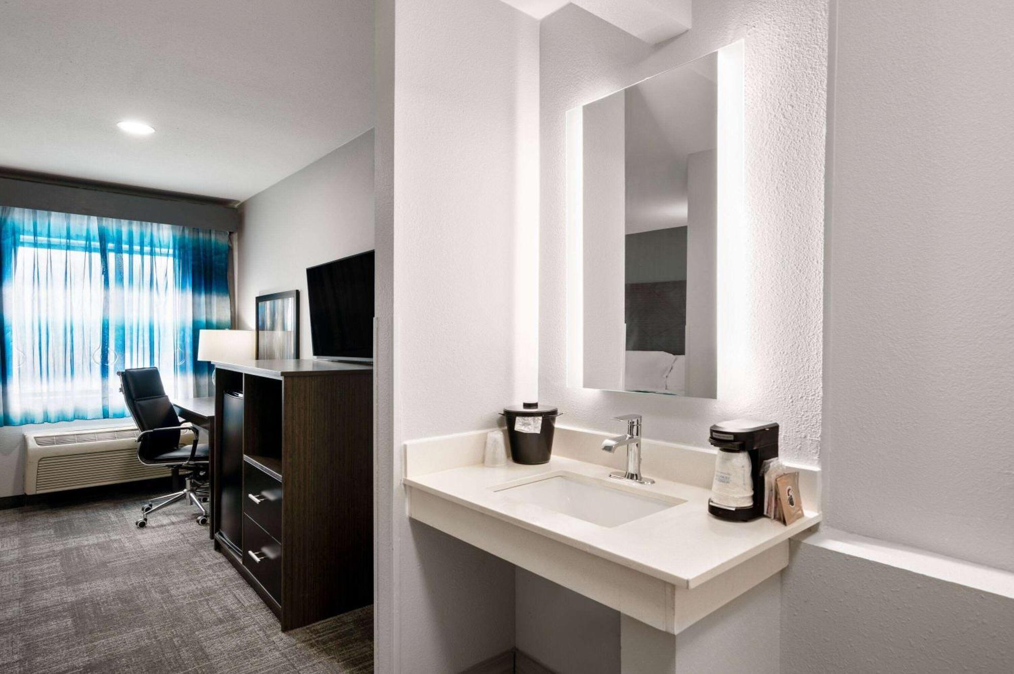 La Quinta Inn By Wyndham Indianapolis Airport Executive Dr Buitenkant foto