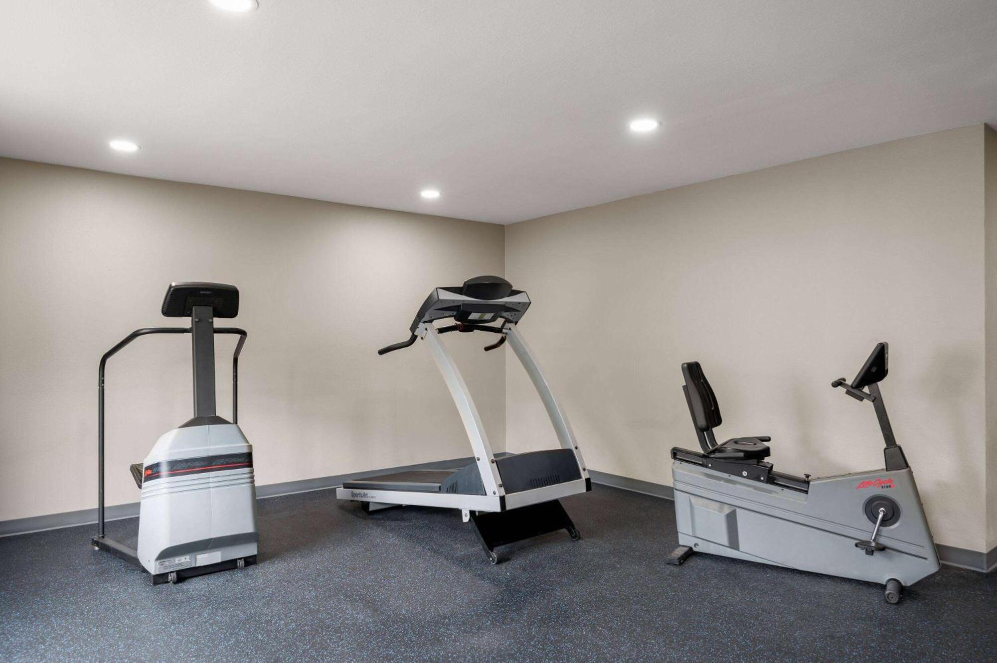 La Quinta Inn By Wyndham Indianapolis Airport Executive Dr Buitenkant foto