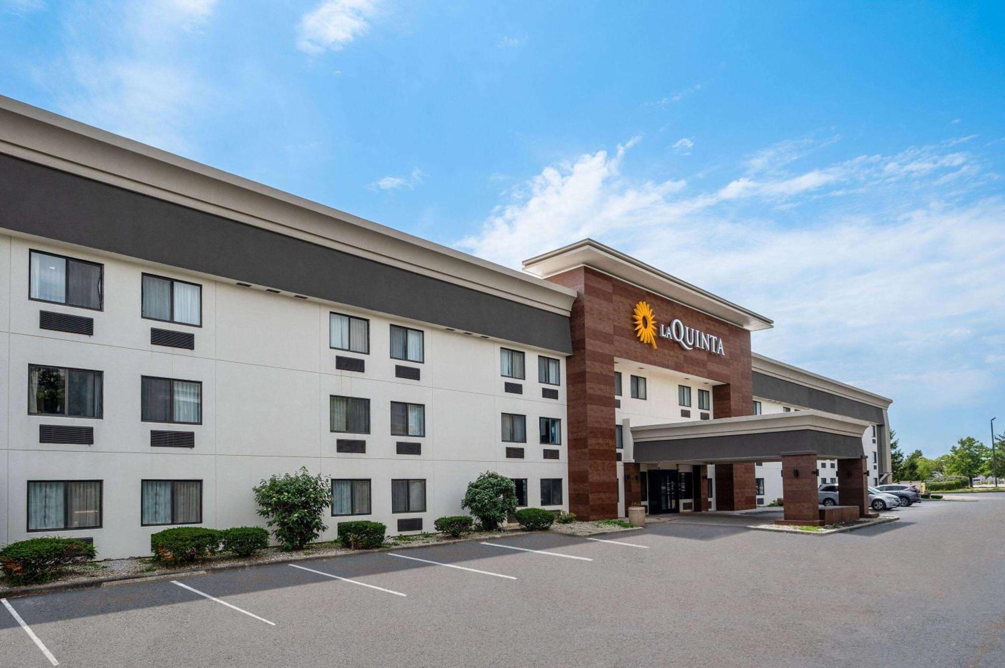 La Quinta Inn By Wyndham Indianapolis Airport Executive Dr Buitenkant foto