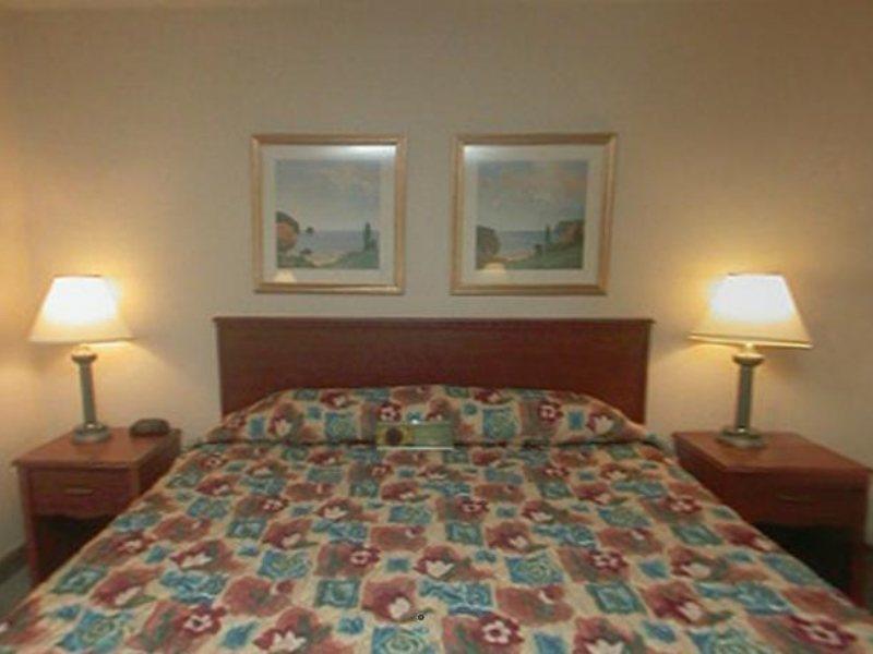 La Quinta Inn By Wyndham Indianapolis Airport Executive Dr Buitenkant foto