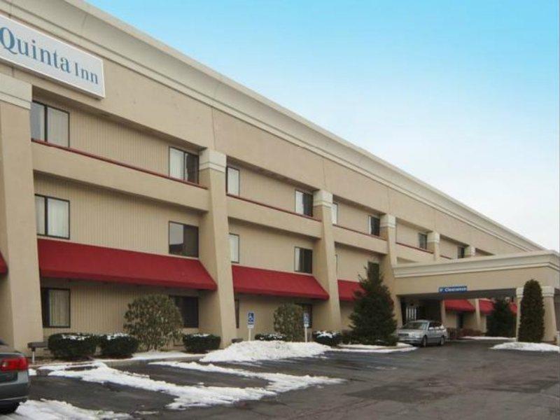 La Quinta Inn By Wyndham Indianapolis Airport Executive Dr Buitenkant foto