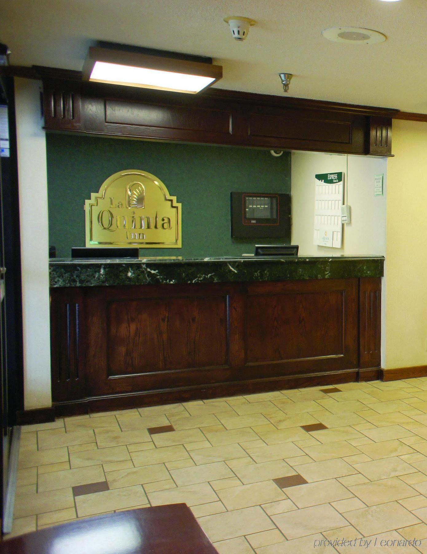 La Quinta Inn By Wyndham Indianapolis Airport Executive Dr Buitenkant foto
